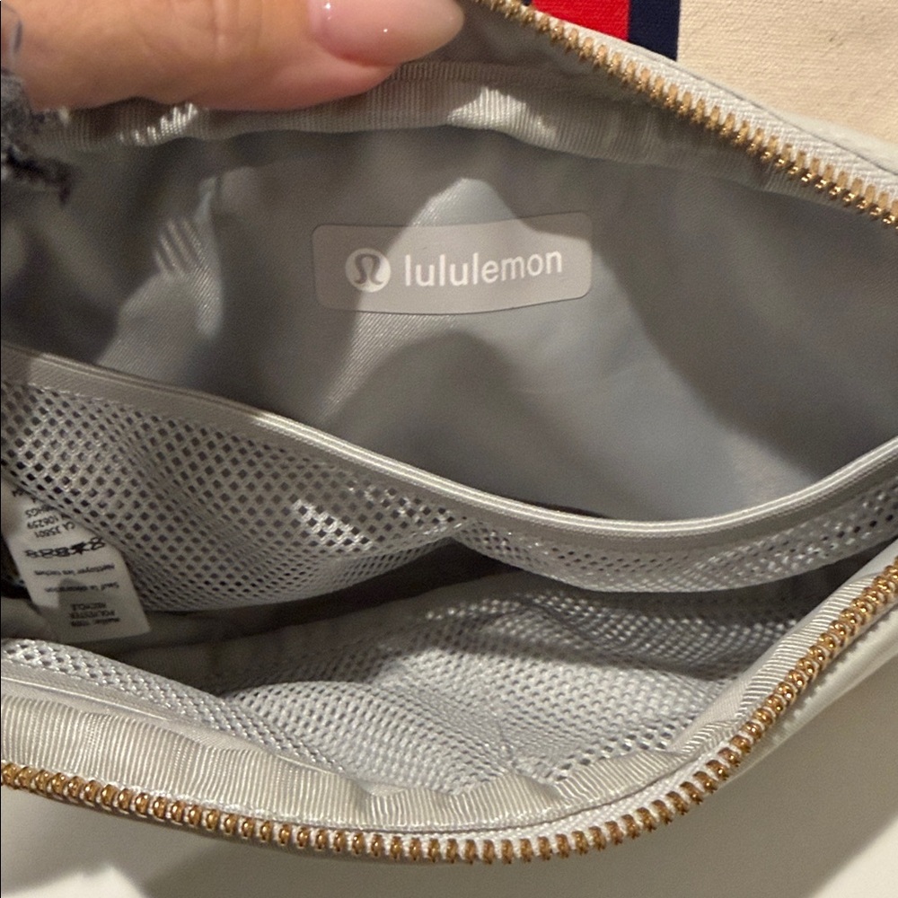 Lululemon belt bag - Picture 3 of 3